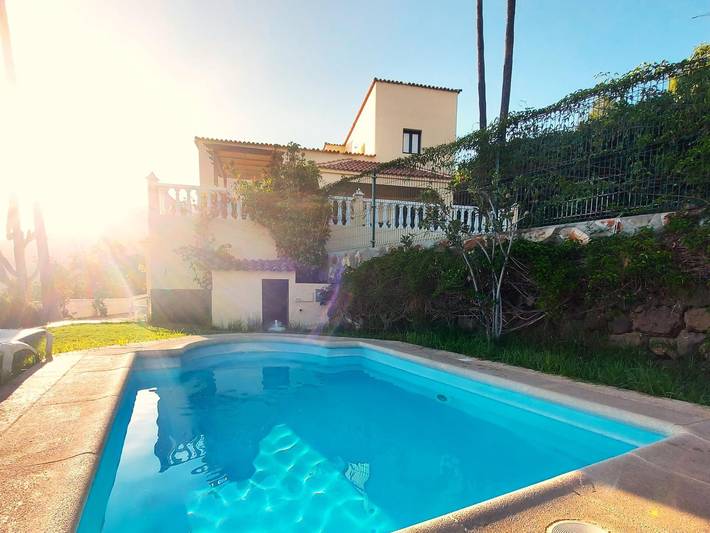 Villa pour 10 personnes, avec jardin ainsi que balcon et piscine, adapté aux familles à Arona - 3