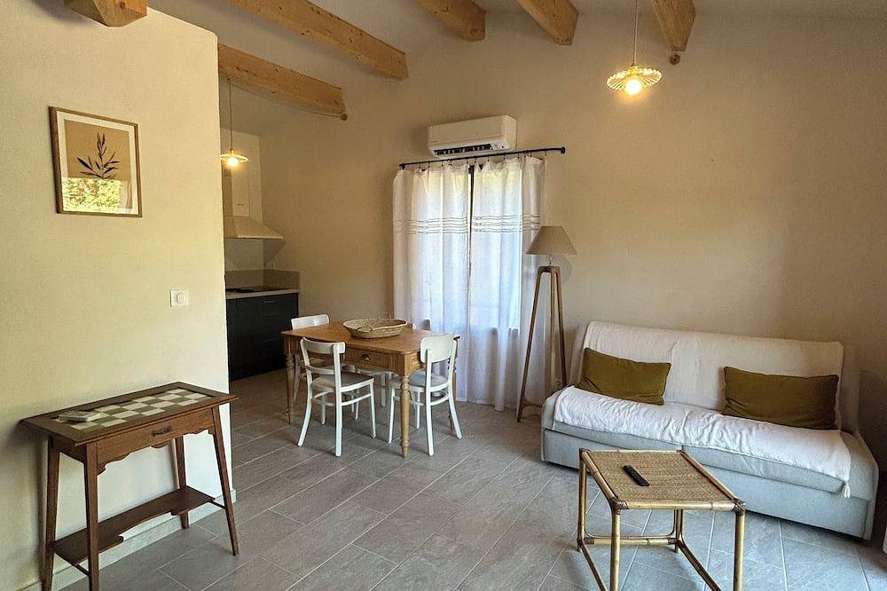 Detached house (casetta) between sea and countryside in Pigna (Corsica), Calvi region