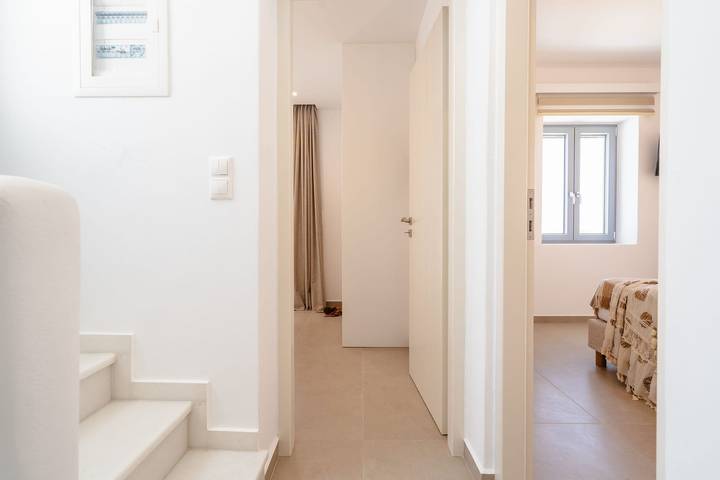 Location de vacances pour 7 personnes, avec vue sur l’océan ainsi que terrasse et jardin dans Agia Anna - 2