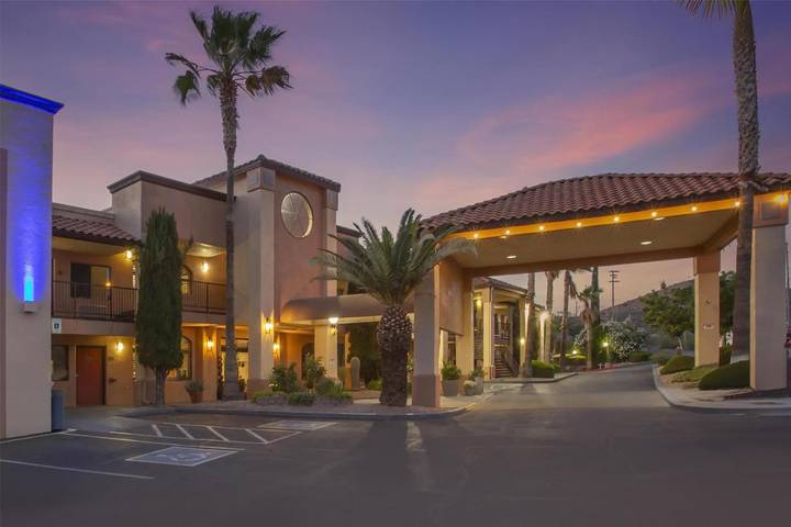 Apartamento para 2 personas, con balcón además de jacuzzi y piscina en Arizona