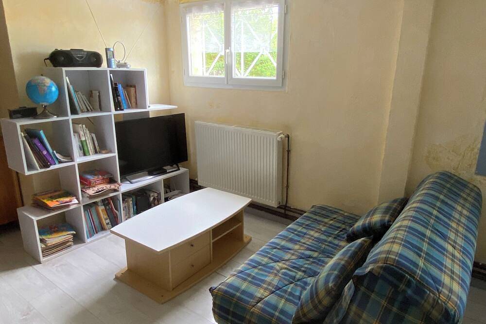 Sehr schöne Suite völlig unabhängig mit eigenem Bad in Unieux, Zentralmassiv