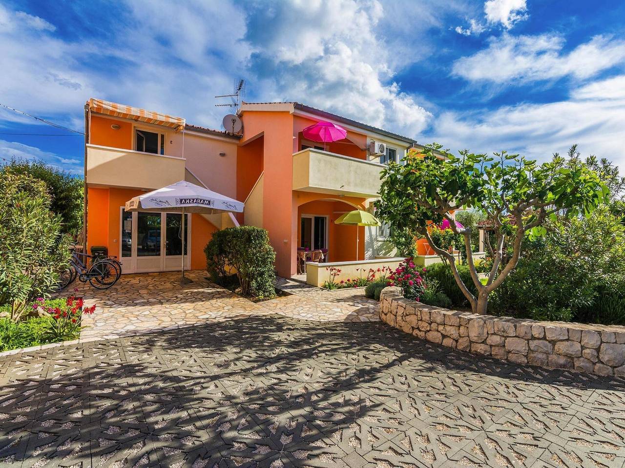 Ganze Wohnung, Wohnung in Nin nahe Strand & Pool in Petrcane, Zadar