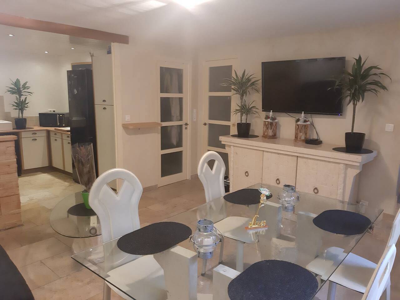 Ganze Wohnung, Willkommens-Apartment in Beaucaire - 90 m², ideal für Familien in Beaucaire, Nimes und Umgebung