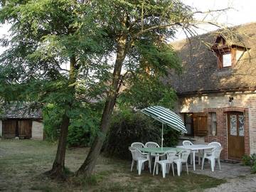 Gîte pour 8 personnes, avec jardin à Sassenay