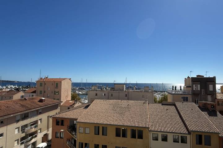 Holiday rental for 2 people, with terrace and pool, child-friendly in Golfe-Juan