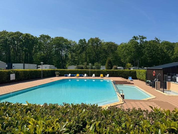 Camping pour 8 personnes, avec terrasse ainsi que piscine et jardin, animaux acceptés à Dinard - 3