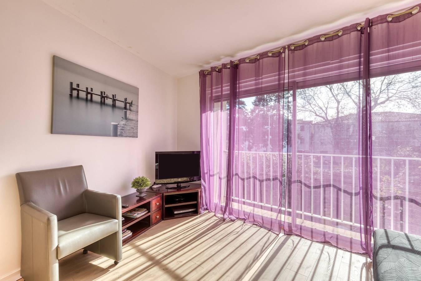 Apartamento entero, Gîte Acacia - Domaine de l'Enclos cerca del Mediterráneo y Montpellier in Mireval, Côte d'Améthyste