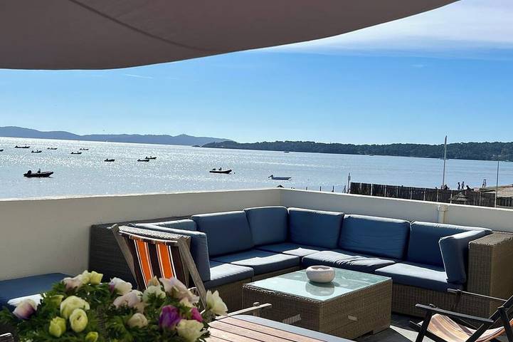 Gîte pour 14 personnes, avec terrasse, animaux acceptés dans La Bergerie