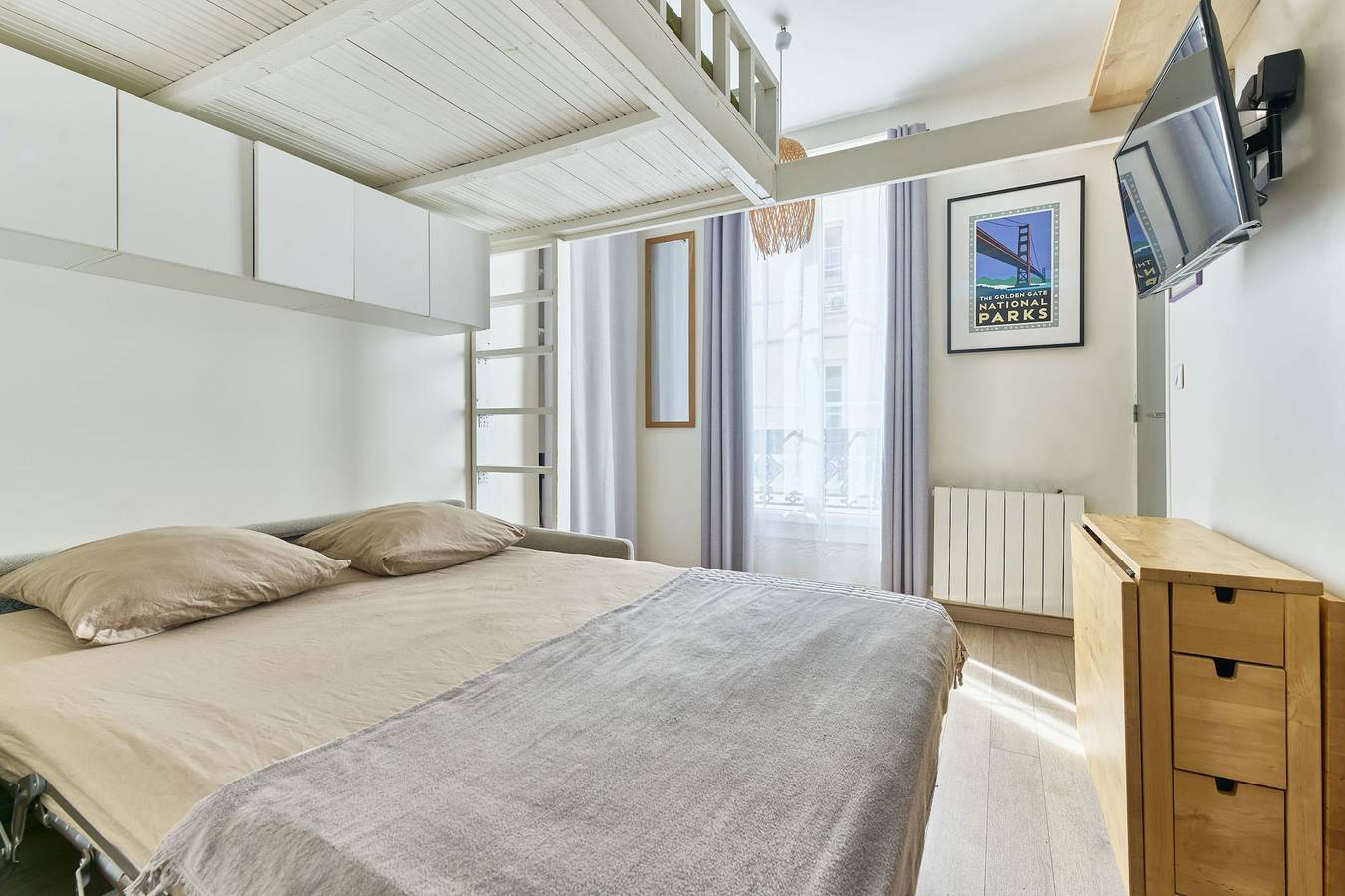 Studio entier, Opéra · 9e · Studio cosy avec mezzanine – géré par Mey Agency in Paris, Île de France