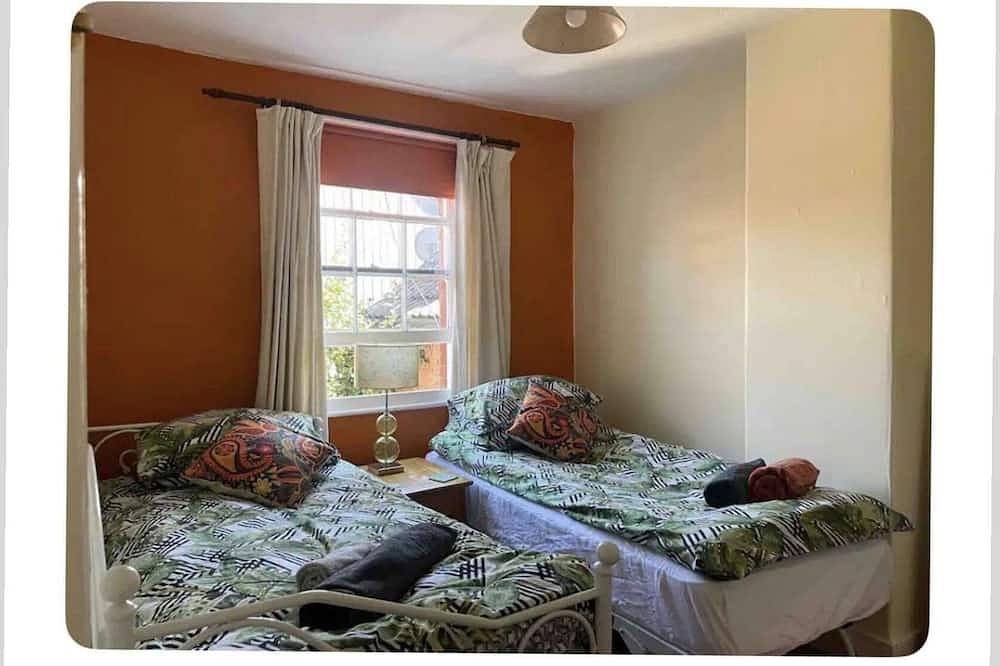 Glastonbury Charm - Cozy 2 Bedroom House in Glastonbury, Somerset