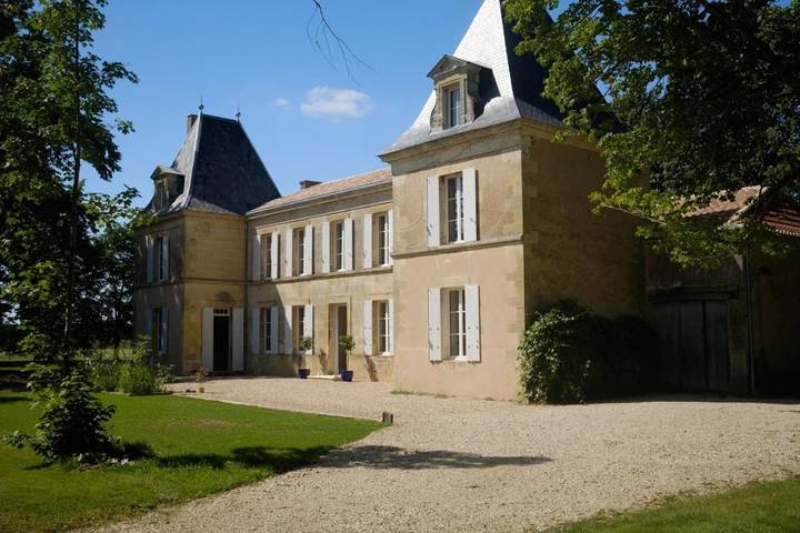 Location de vacances pour 9 personnes, avec Jacuzzi et Terrasse ainsi que Jardin et Vue à Saint-Philippe-du-Seignal