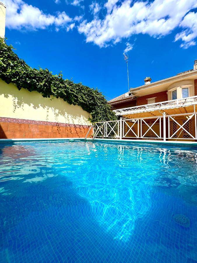 Location de vacances pour 6 personnes, avec terrasse et piscine à Linares - 4