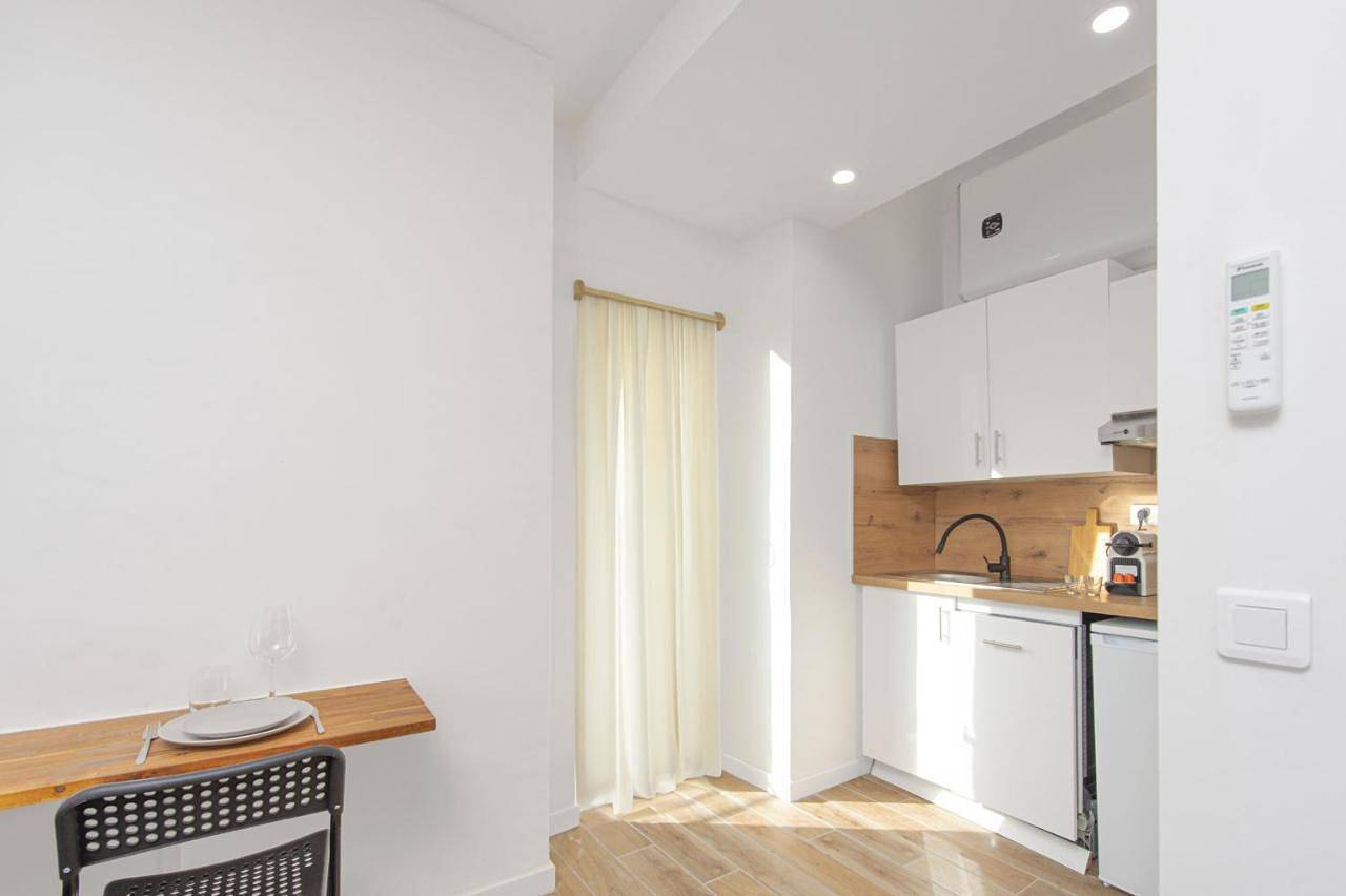 Appartement entier, Nice, 3-room refurbished apartment near train station in Nice, Côte méditerranéenne (France)