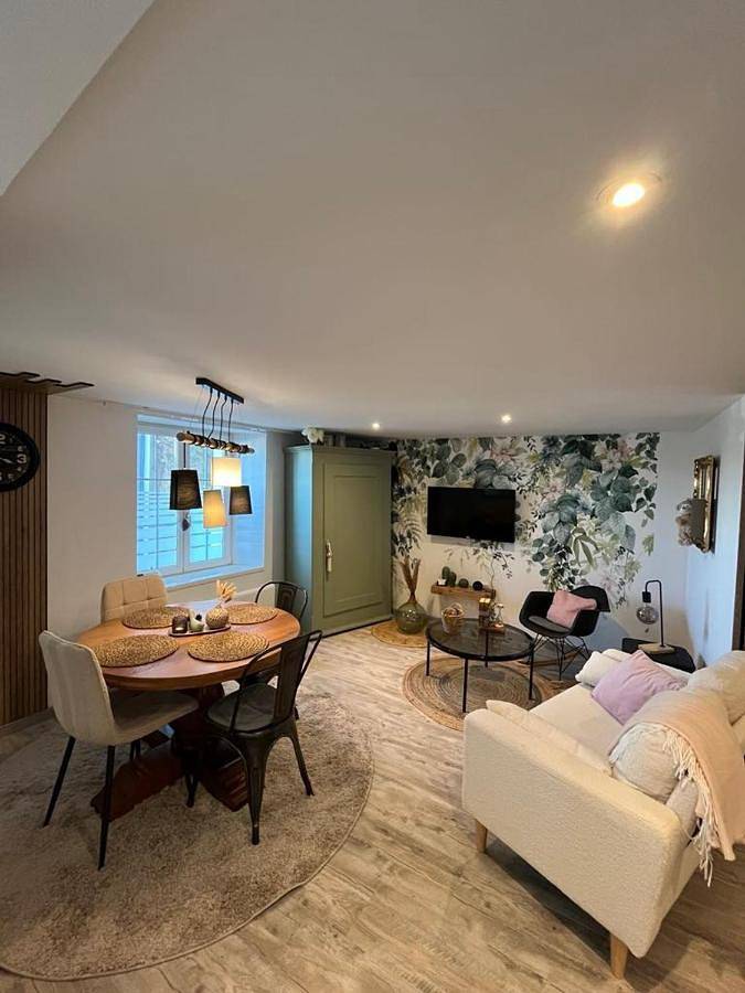 Gîte pour 4 personnes, avec terrasse ainsi que vue et sauna à Lorquin