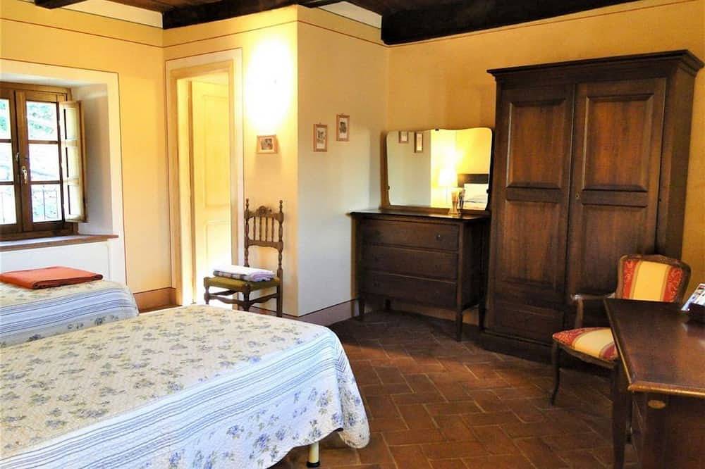 Costola, private pool, stunning mountain views. Chef on request. in Fosciandora, Garfagnana