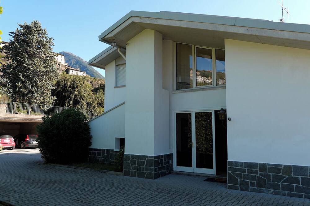 Villa Diego - B&B surrounded by greenery, a stone's throw from the center in Sant'Anna (Sondrio), Sondrio