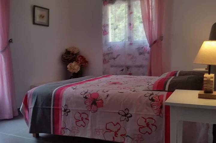 Location de vacances pour 6 personnes, avec jardin et terrasse à Jouques - 2