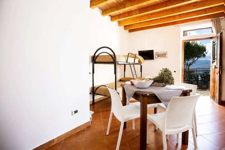 Entire apartment, Holiday Home "Paese Albergo - Athena" with Sea View, Balcony and Wi-Fi in Motta d'Affermo, Monti Nebrodi