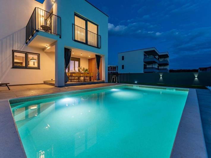 Villa für 8 Personen, mit Balkon und Terrasse sowie Garten und Pool in Povljana - 2
