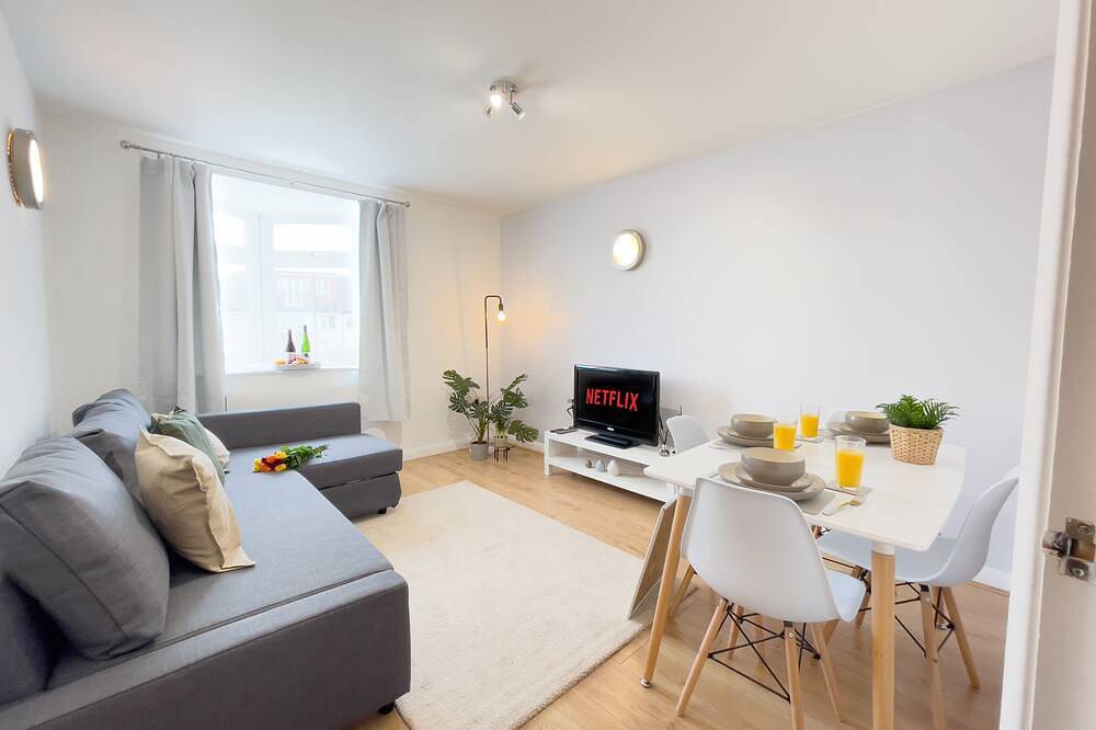 Glamping for 6 People in Broxbourne, Hertfordshire