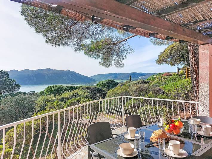 Location de vacances pour 6 personnes dans Santa Giulia