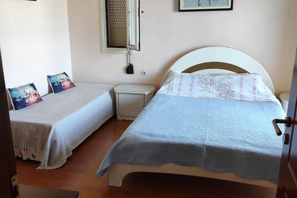 Spacious Room with a Private Bathroom - Stay with a Cretan Family! in Zuid-Kreta
