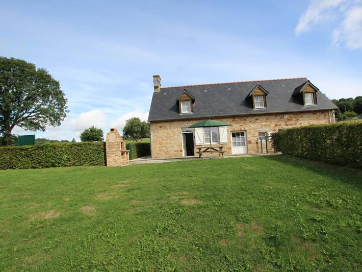 Gîte pour 5 personnes, avec jardin à Saint-Georges-de-Rouelley