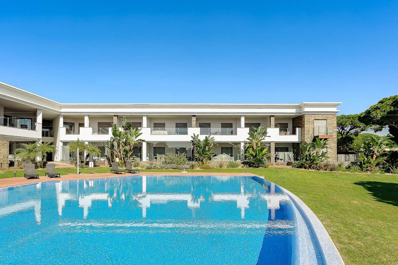 Apartamento inteiro, Apartamento 'Belharucas' com vista para o mar, Wi-Fi e ar condicionado in Aldeia das Açoteias, Albufeira