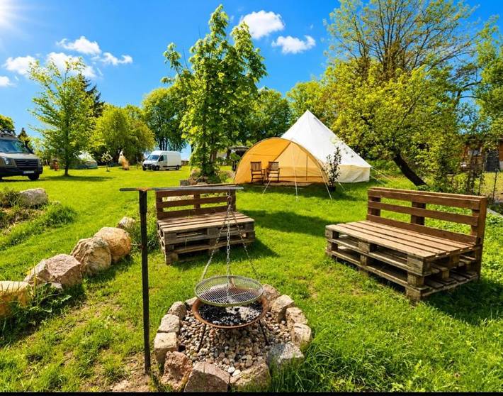 Zelt für 2 Personen, mit Garten und Ausblick in Carpin