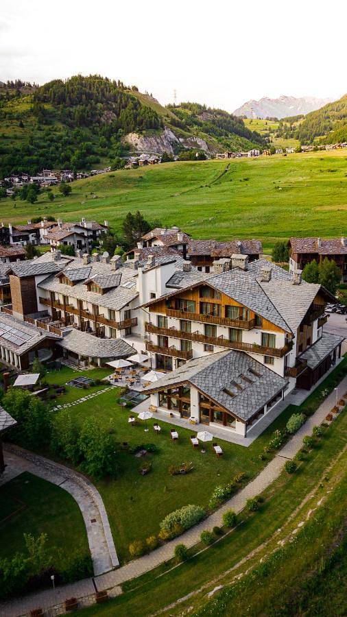 Hôtel pour 4 personnes, avec sauna et jacuzzi ainsi que piscine et jardin