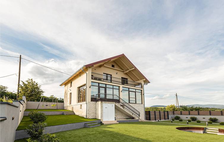 Schicke 180 m² große Wohnung mit Pool, Terrasse und kostenlosem WLAN in Pozega-Slawonien