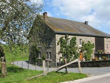 Gîte pour 14 personnes, avec sauna ainsi que terrasse et jacuzzi dans Cherain