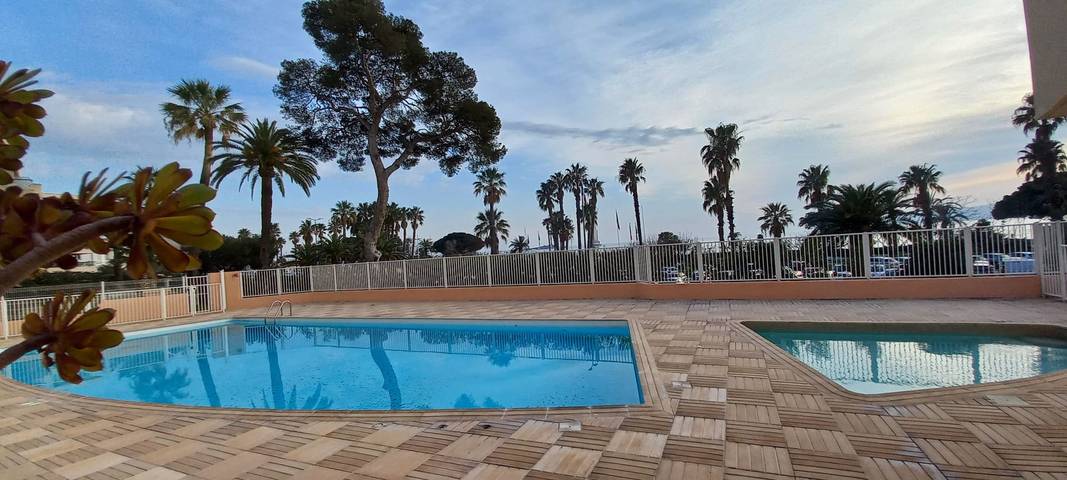 Gîte pour 6 personnes, avec balcon et piscine, adapté aux familles dans Port Santa-Lucia