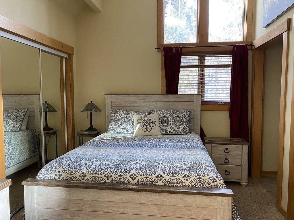 Ganze Wohnung, Frühlingsskifahren im April Nur $ 250 / nt 2 Br 2 Ba, Whirlpool, Deck, 1/2 Mi Stadt / Lift! in Arapaho and Roosevelt National Forests