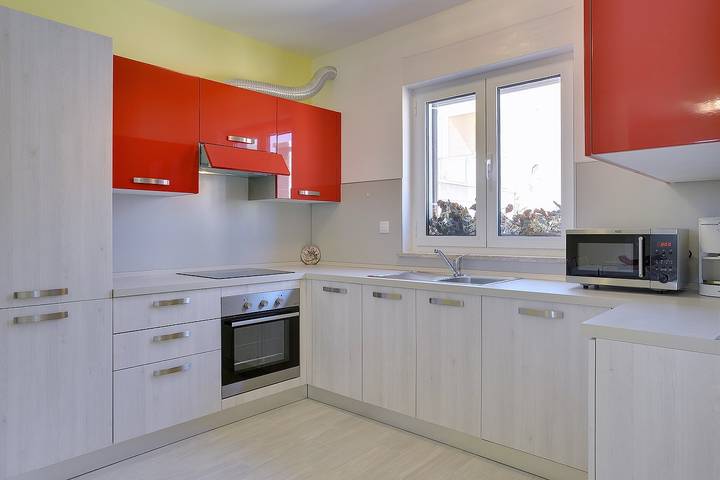 Strandnahe Villa mit privatem Pool, WLAN, Terrasse, Grill in Pomer, Südküste Istrien