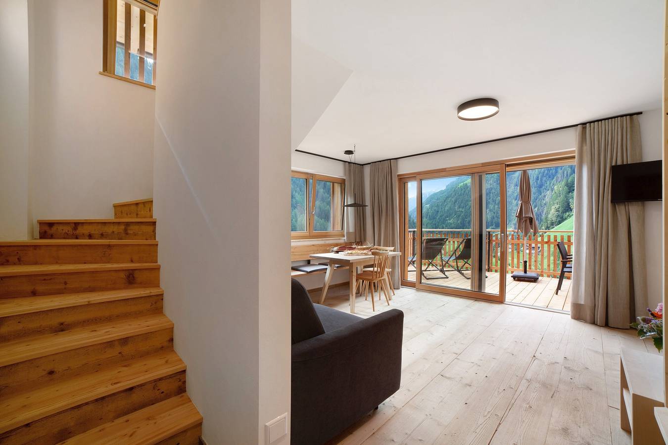 Ganze Wohnung, Ferienwohnung 'Herrischner 2' mit Bergblick, privater Terrasse und Wlan in Stubaier Alpen, Moos in Passeier