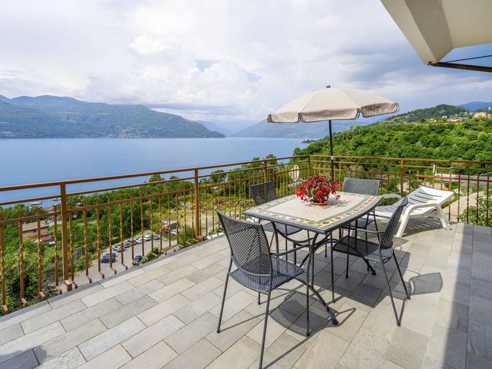 Gîte pour 4 personnes, avec Terrasse et Vue sur le lac à Porto Valtravaglia