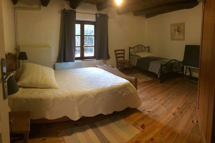 Gîte pour 11 personnes, avec terrasse et jardin, animaux acceptés à Arlempdes - 3