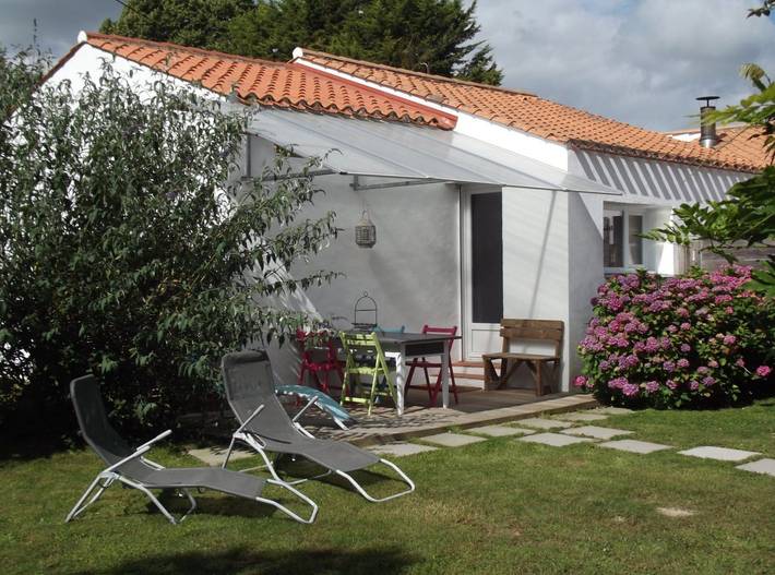 Gîte pour 4 personnes, avec terrasse et jardin