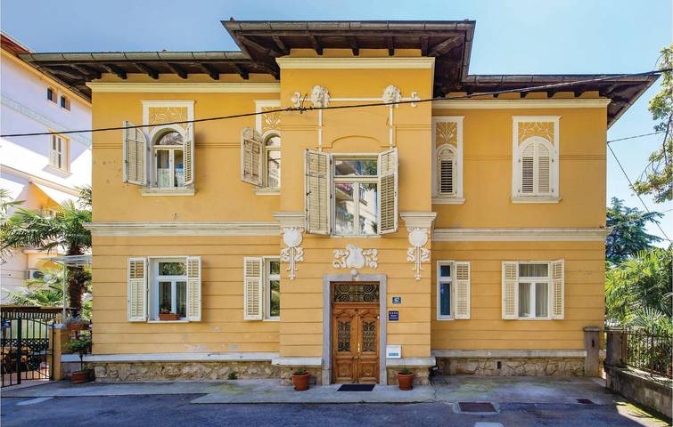 Gîte pour 4 personnes, avec terrasse à Lovran - 2
