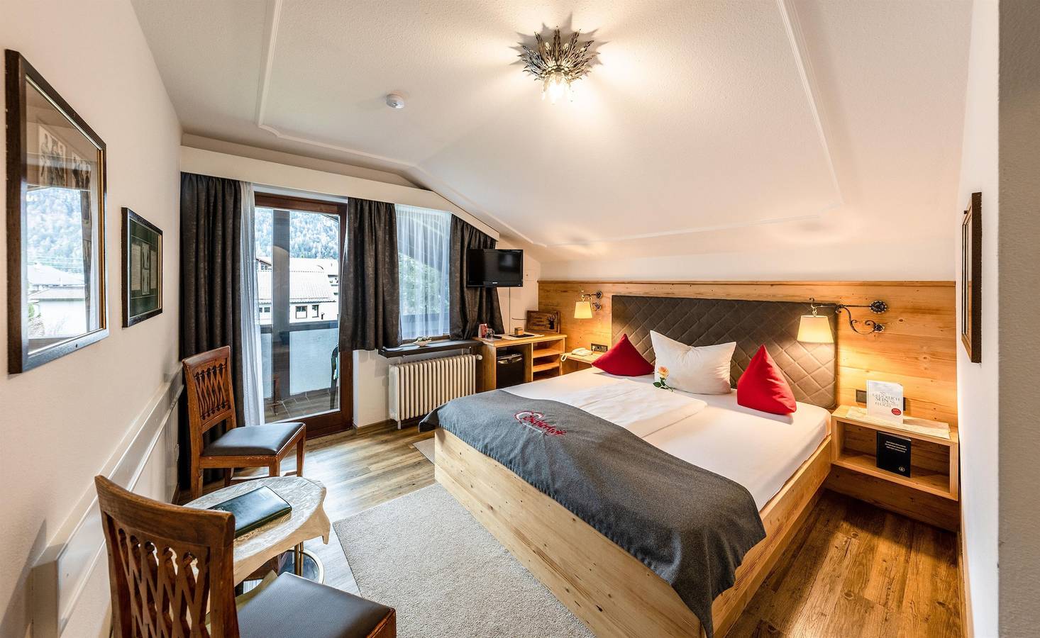 Ganze Ferienwohnung, Doppelzimmer mit Dusche oder Bad, Wc inkl. Frühst. in Mittenwald, Bayerische Alpen