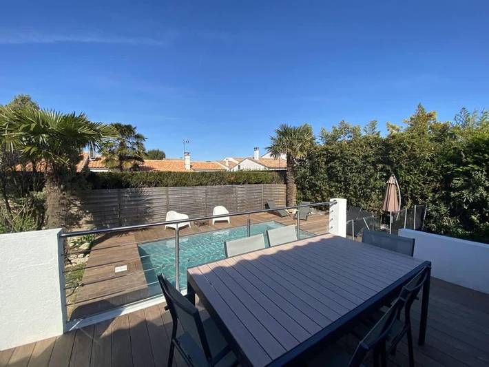 Location de vacances pour 6 personnes, avec jardin ainsi que terrasse et piscine dans Plage de la Cible - 3