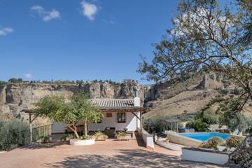 Finca für 8 Personen, mit Seeblick und Garten in Ronda