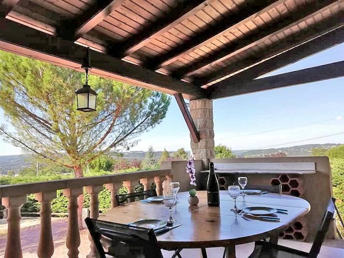 Location de vacances pour 4 personnes, avec vue ainsi que piscine et jardin à Figeac - 3