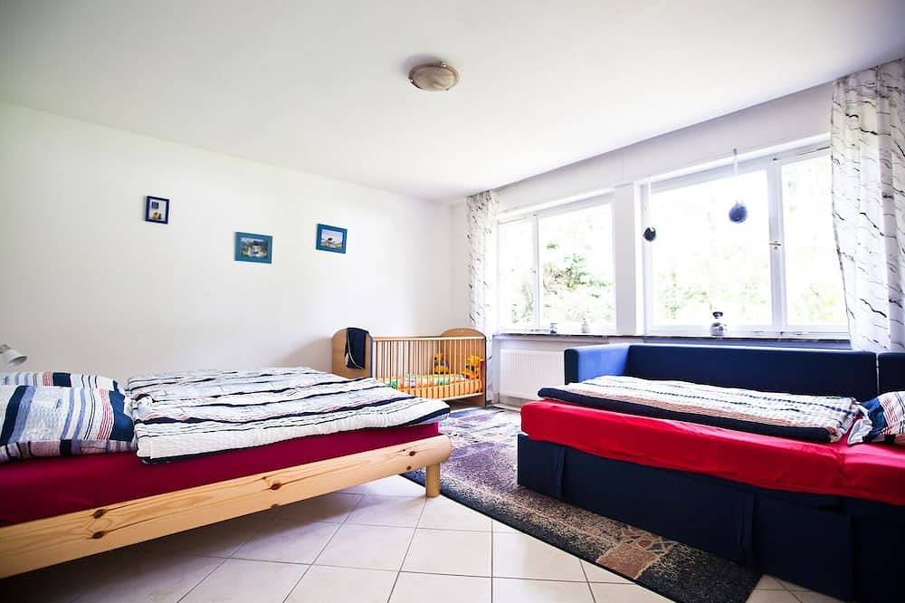 Rheingau-Ferienhaus in idyllischer Lage: Klavier, variabler Gruppenraum & Garten in Stephanshausen, Geisenheim