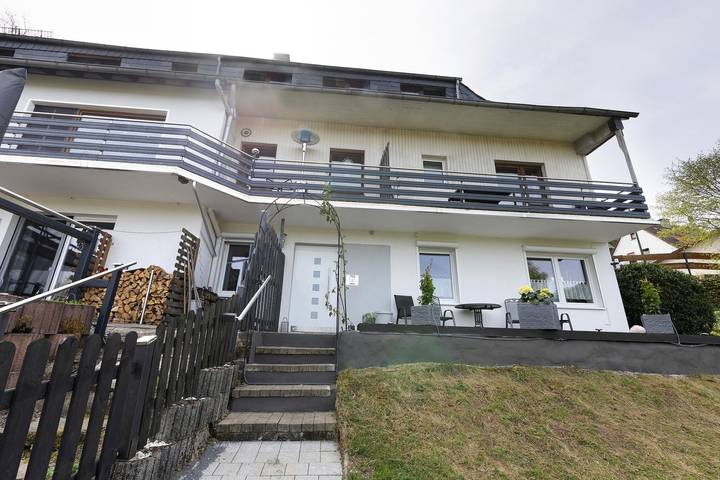 Hel lejlighed, Apartment No.2 with Balcony in Kreis Olpe, Biggesee