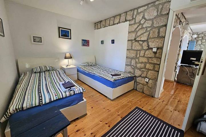 Apartamento entero, Apartamento de vacaciones con terraza y vistas al mar in Njivice, Krk (isla)