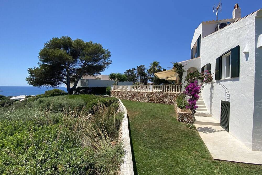 Villa with sea views, 4 bedrooms, free Wifi in Binisafua, Sant Lluís