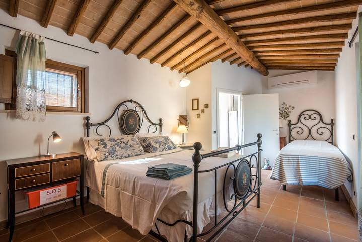 Agriturismo "La Farneta" con piscina privata, terrazze private e Wi-Fi in Monteriggioni, Chianti