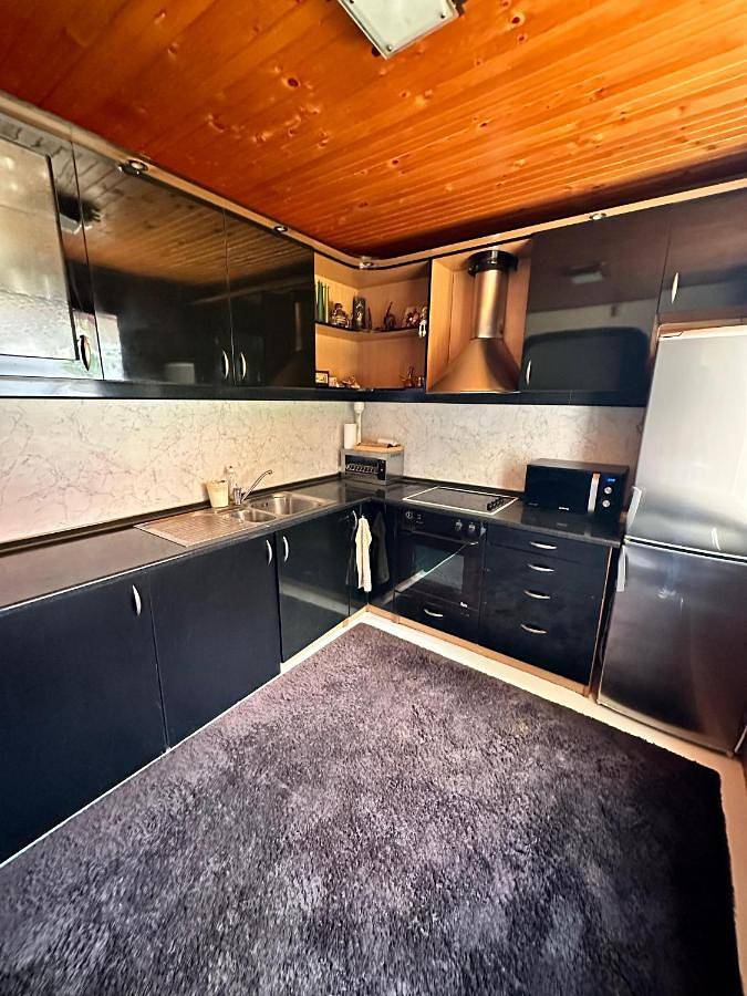 Lea Hause with swimming pool,Jacuzzi in Vitosha montain and free parking in Sofia, Witoscha